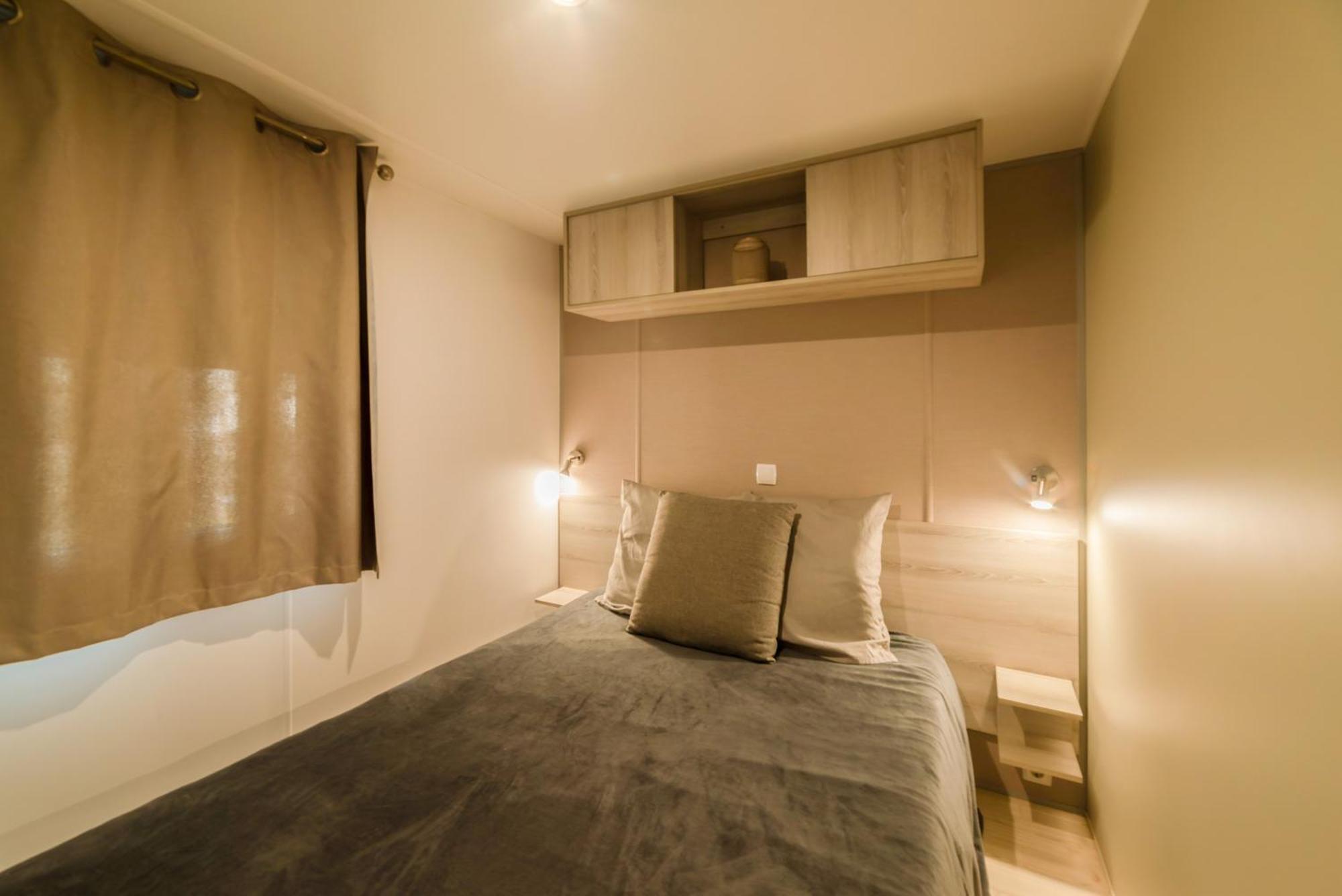 Mobil Home Les Pieds Dans L'Eau Canet-en-Roussillon Exterior photo